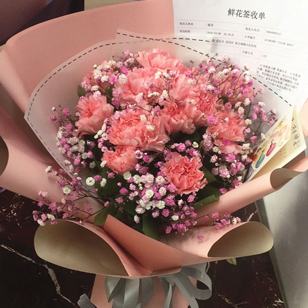 Medium bouquet of 12 pink carnations and baby's breath flowers