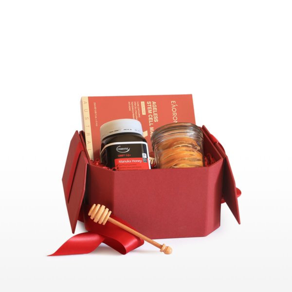 Bring a warm smile to a loved one's face with this Manuka Honey Gift Box